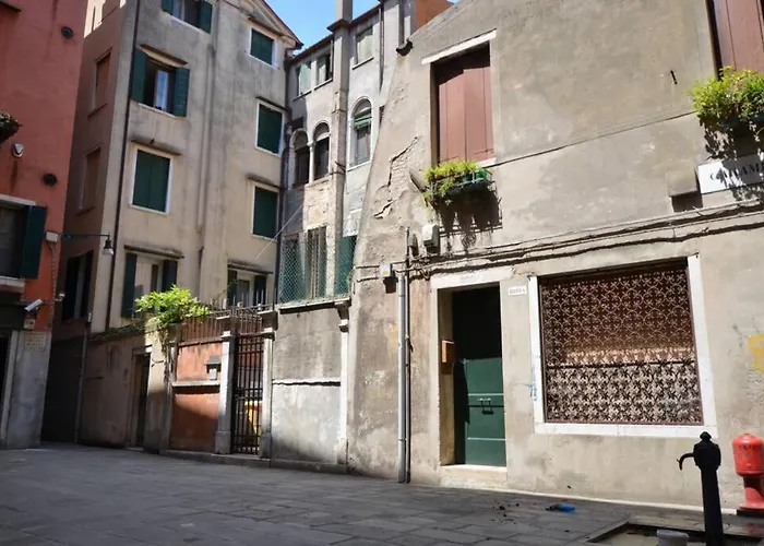 Carlo\'S Studio By Venicevillas
