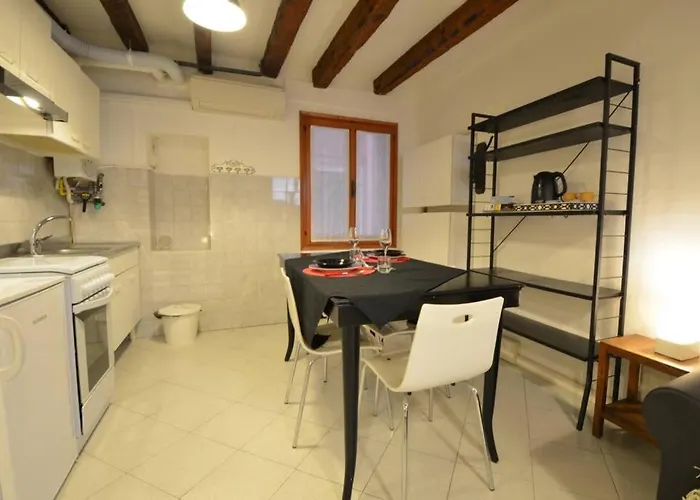 Carlo\'S Studio By Venicevillas